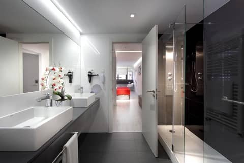 Eurostars Central — bathroom