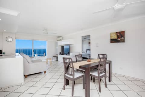 Pacific Plaza Apartments — hotel room