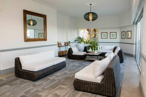 Pacific Plaza Apartments — lounge