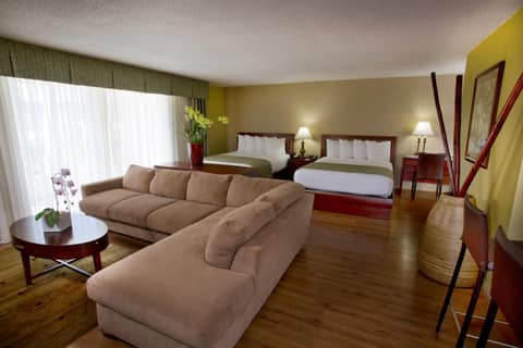 Ramada Plaza by Wyndham Waikiki — photo 9