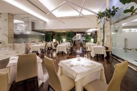 Best Western Plus Hotel Universo — dining
