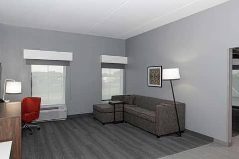 Hampton Inn & Suites Charlotte Steele Creek Road, NC — photo 9