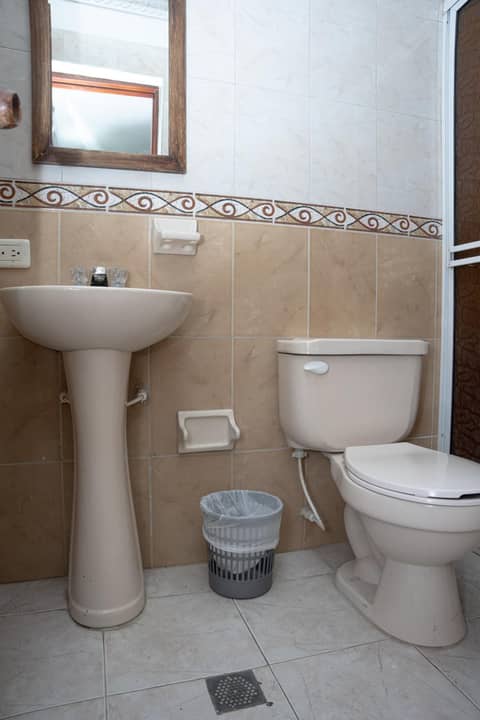 Hotel Med Cartagena — bathroom
