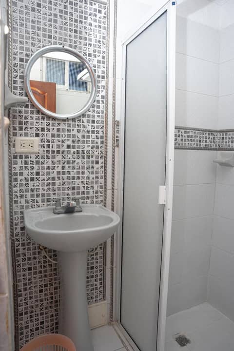 Hotel Med Cartagena — bathroom