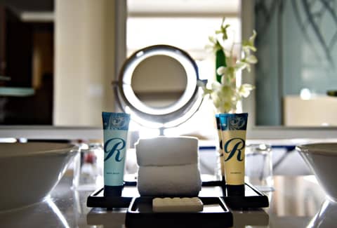 Royalton Hideaway Riviera Cancun An Autograph Collection All-Inclusive Resort-Adults Only — bathroom