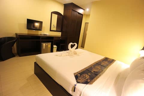 Toto Residence — bedroom