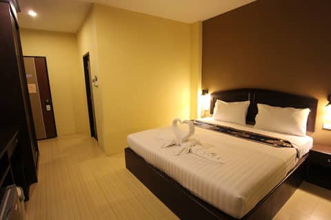 Toto Residence — bedroom
