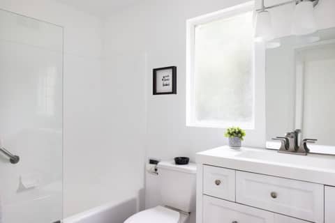 The Three Fifty Hotel — bathroom