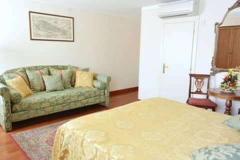 Hotel San Zulian — hotel room