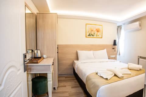 Royal Bosphorus Hotel & SPA Hamam — hotel room