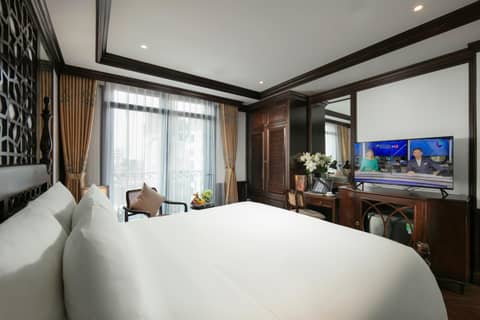 MAY DE VILLE Crown Hotel — photo 4