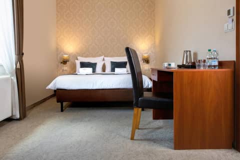 Aparthotel Globus Self Check-in — hotel room