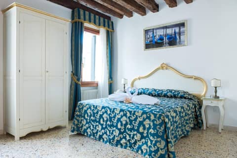 Al Mascaron Ridente — hotel room