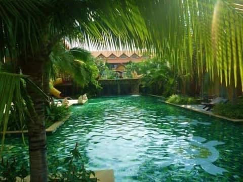 Villa Thongbura — recepcion & lobby