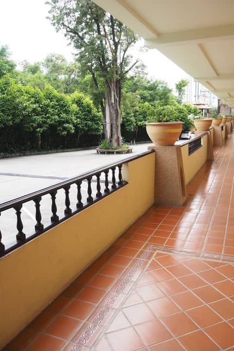 Villa Thongbura — balance & terrace