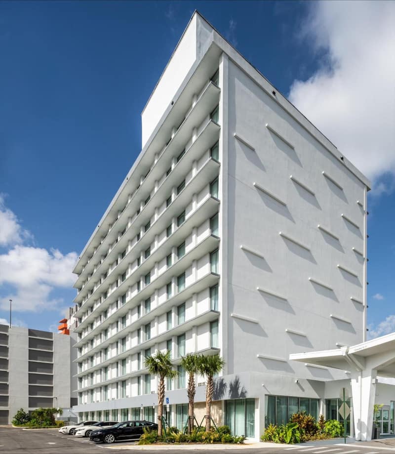 DoubleTree by Hilton Miami North I-95 — building