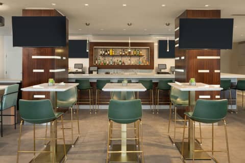 DoubleTree by Hilton Miami North I-95 — dining