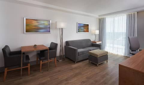 DoubleTree by Hilton Miami North I-95 — hotel room