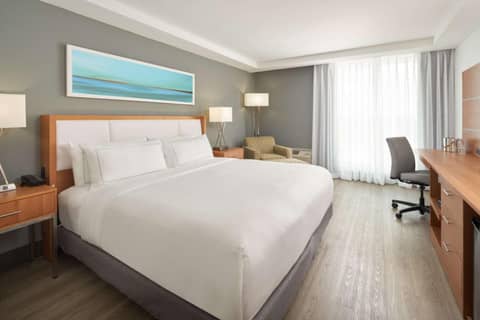 DoubleTree by Hilton Miami North I-95 — hotel room