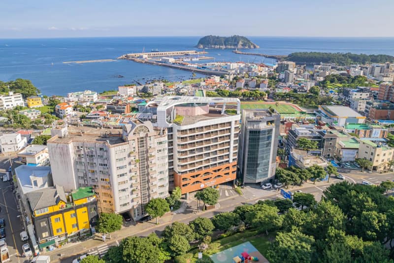 Hotel bridge Seogwipo — building