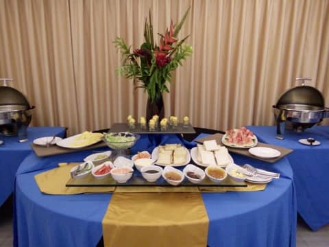 Southpole Central Hotel — dining