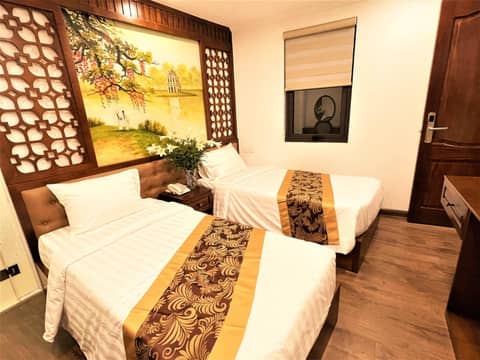 DE LA SOIE Hotel & Travel — hotel room