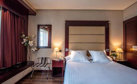 Hotel Andalucía Center — hotel room