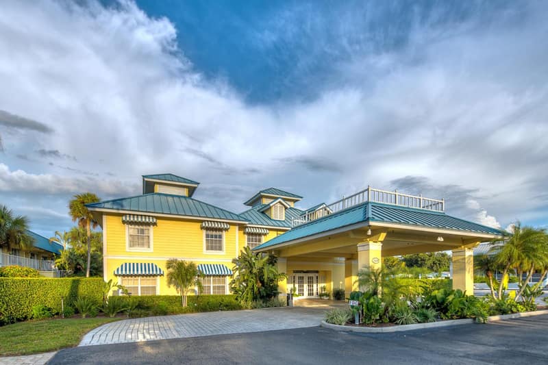 Naples Garden Inn — building