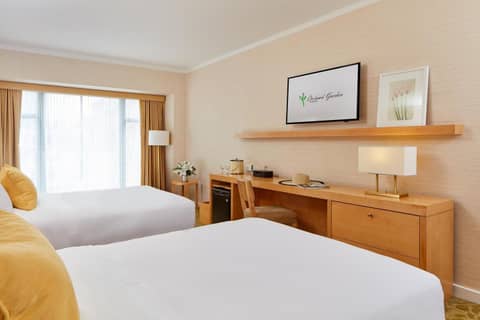 Orchard Garden Hotel — hotel room
