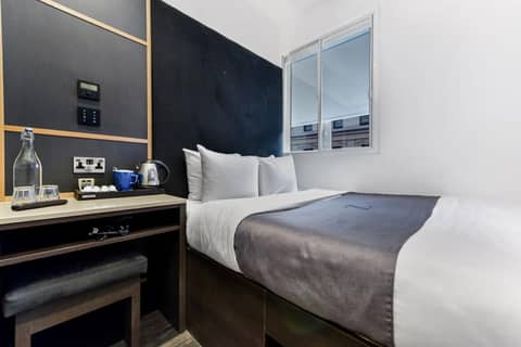 The Z Hotel Trafalgar — hotel room