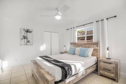 Alani Bay Premium Condos — hotel room