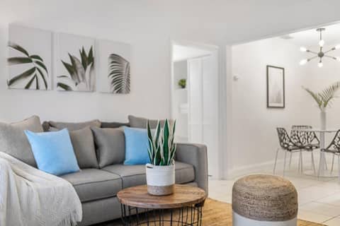 Alani Bay Premium Condos — hotel room