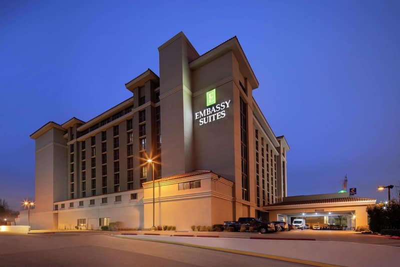 Embassy Suites Dallas - Park Central Area — building