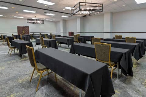 Embassy Suites Dallas - Park Central Area — photo 3