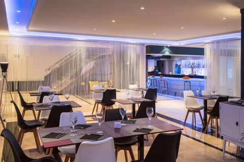 Madrid Alameda Aeropuerto by Meliá — dining