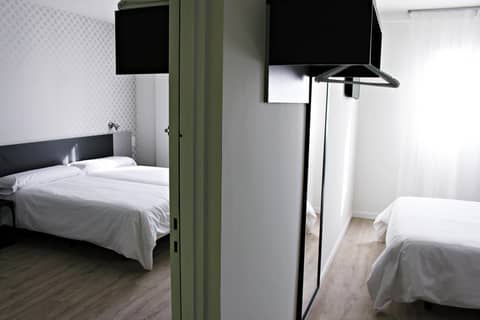 Checkin Urban Nevada — hotel room