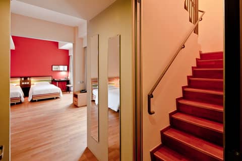 Y Loft Youth Square — hotel room