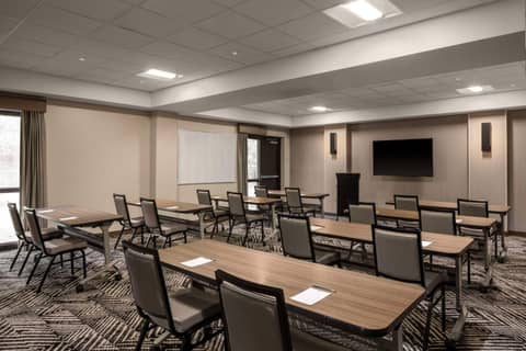 Hyatt Place Charlotte Airport/Lake Pointe — photo 4