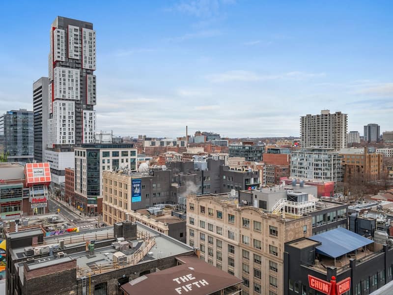 Stallion Suites - Entertainment District — building
