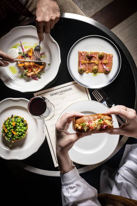 Hôtel Des Grands Voyageurs — dining