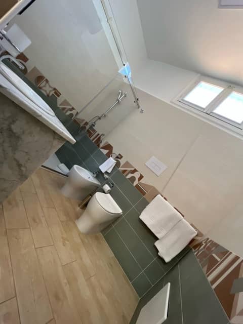 38 Aira Hotels — bathroom