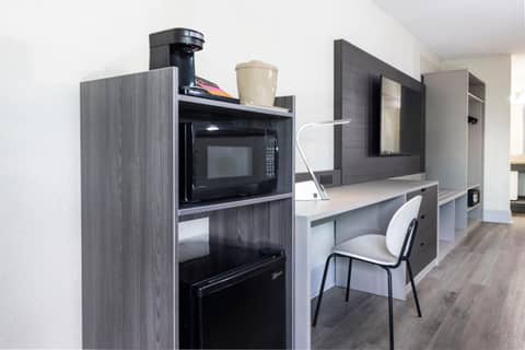 Avanti International Resort — hotel room
