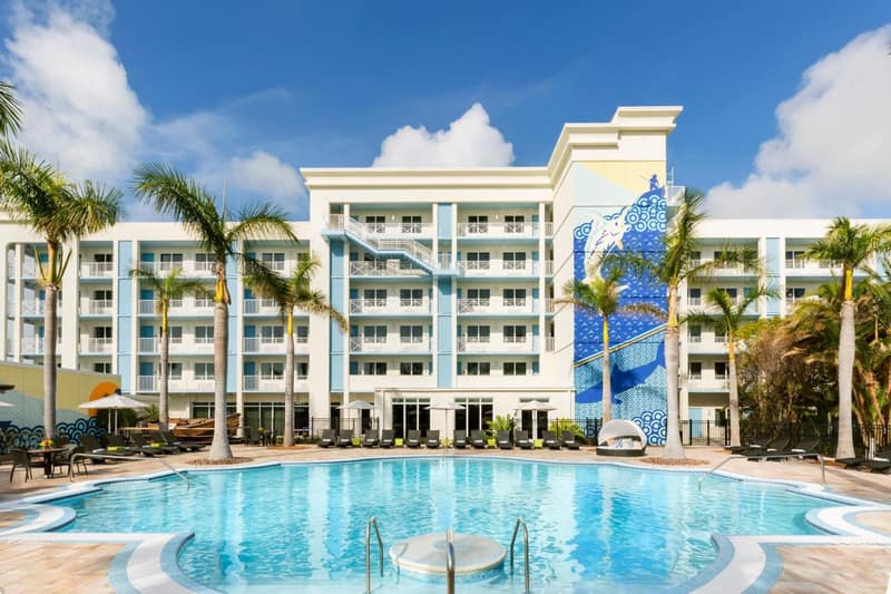 Blue Flamingo Resort Key West — building