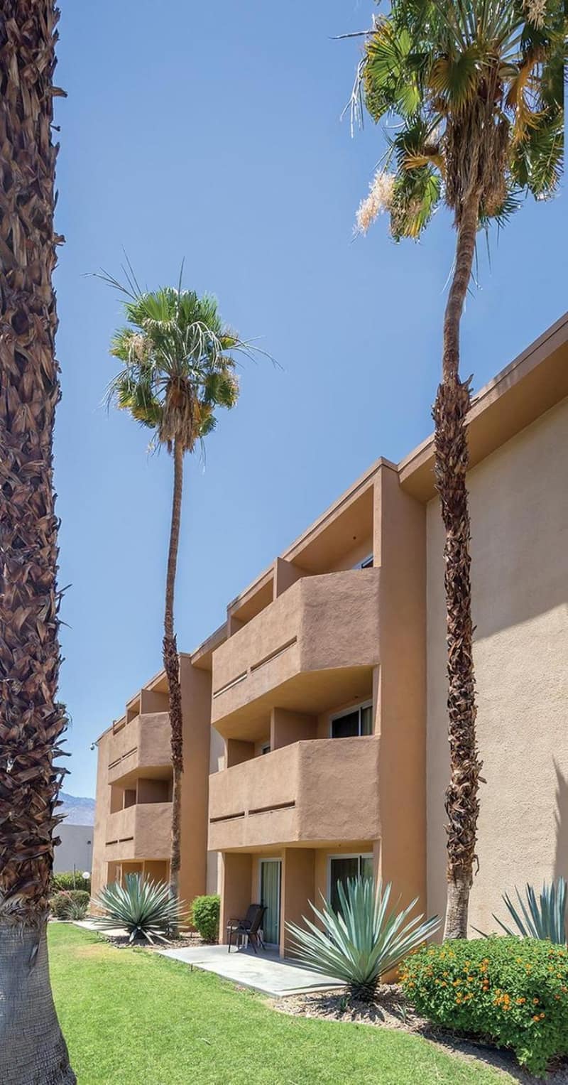 WorldMark Palm Springs - Plaza Resort and Spa — building