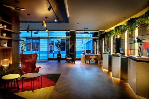 Leonardo Royal Hotel London City - Tower of London — hotel reception
