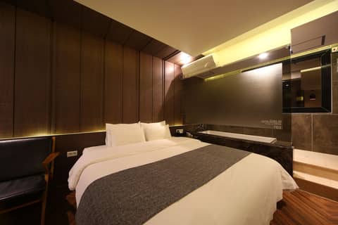 Dublin Hotel — hotel room