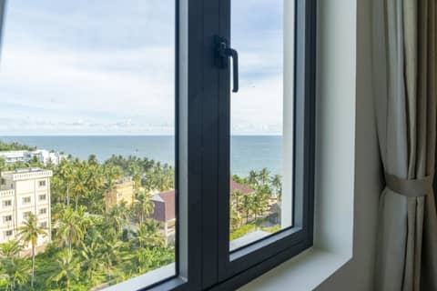 The Tahiti Beach Hotel — balance & terrace