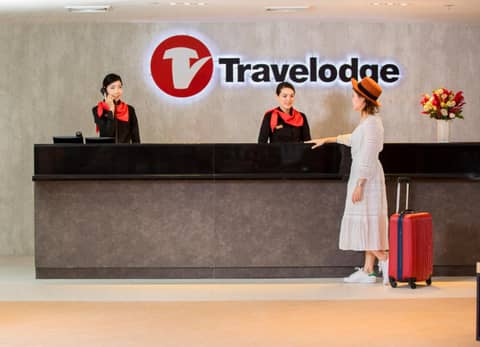 Travelodge Sukhumvit 11 — recepcion & lobby