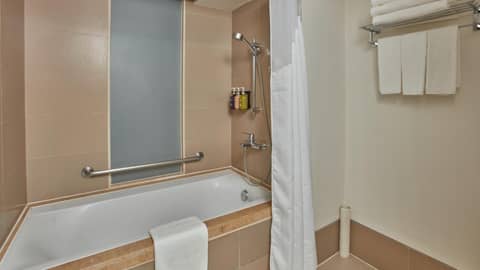 Holiday Inn & Suites Makati by IHG — photo 5