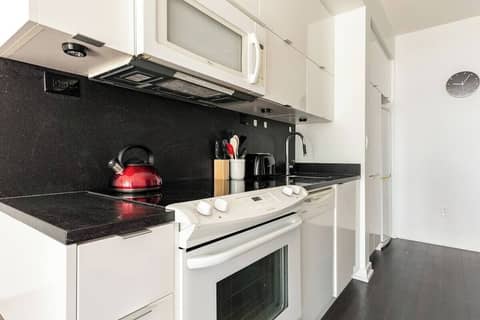 Downtown Toronto Luxury Suites — photo 5